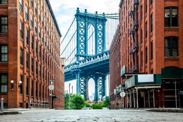 Obrazy Most Manhattan – ikona Nowego Jorku w perspektywie uliczki na wymiar