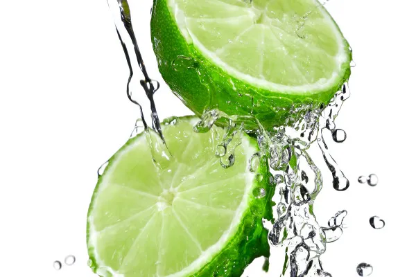Obrazy Przecięta limonka oblana wodą na wymiar