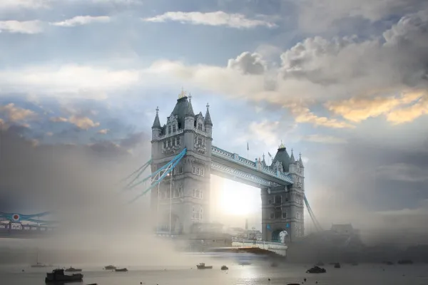 Naklejki na ścianę Tower Bridge – Londyn we Mgle na wymiar