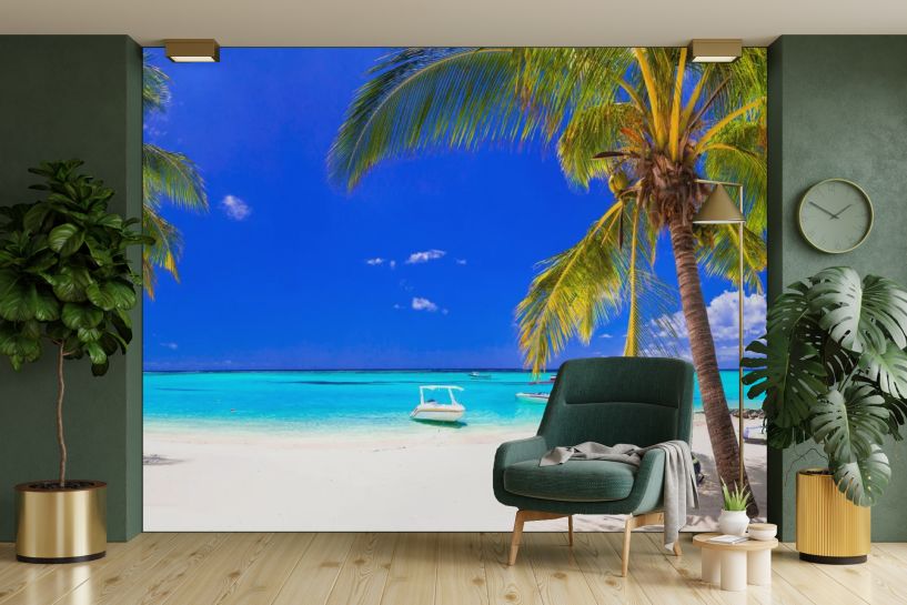 Mauritius – tropikalna plaża widziana przez palmy