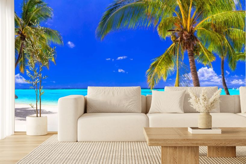 Mauritius – tropikalna plaża widziana przez palmy