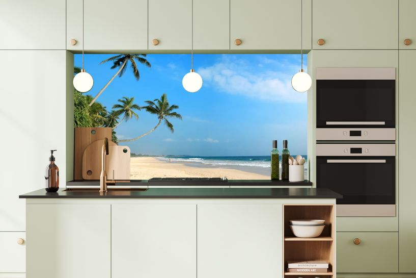 Tropikalna plaża na Sri Lance – palmy i ocean